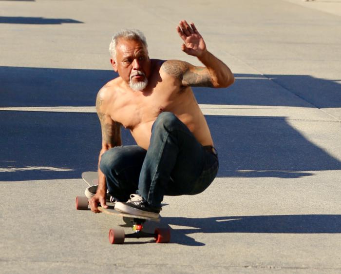 An old skateboarder shows his longboarding techniques at Venice Beach<br>
[photo credit: Steve Hogan]